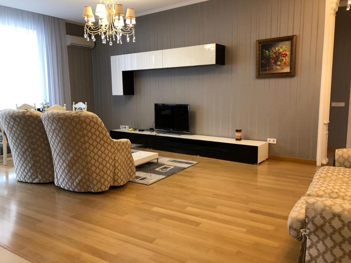 Coliseum Apartament Modern - Housity