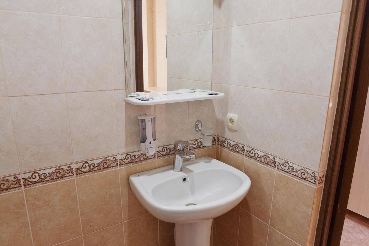 Ritsa Hall - Housity