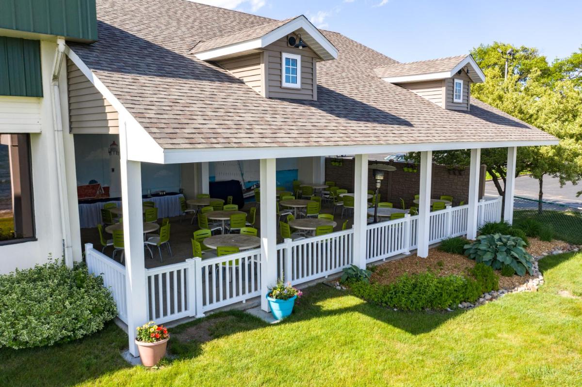 Tawas Bay Beach Resort & Conference Center - Housity