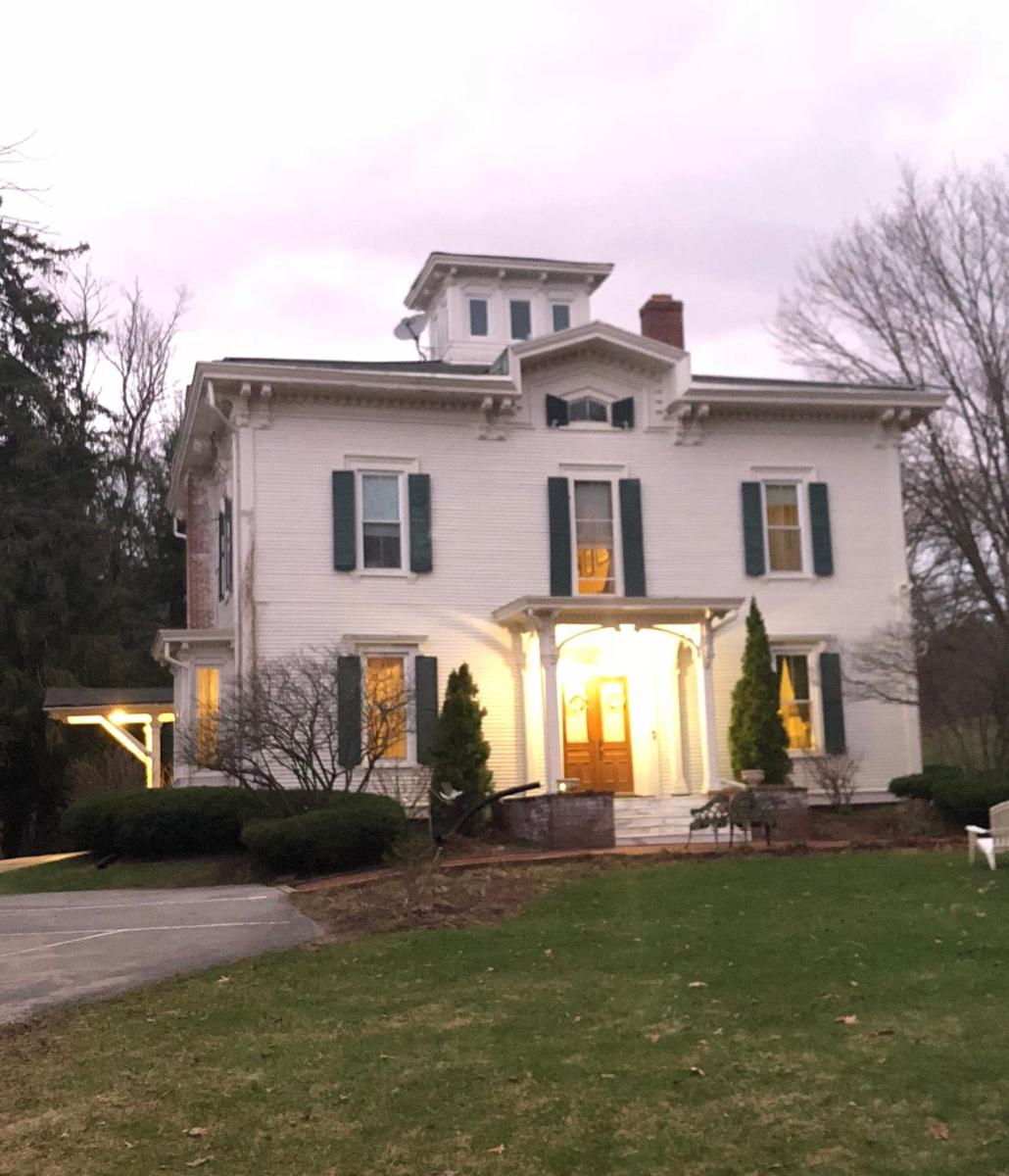 Antique Mansion B & B - Housity