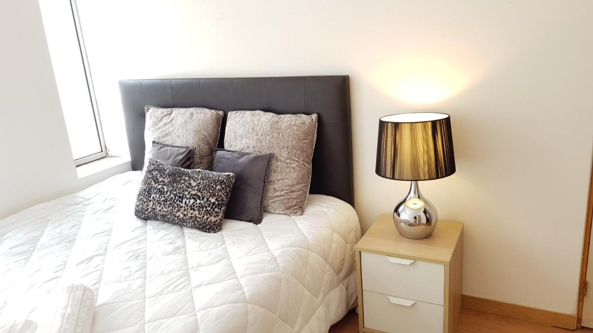 Oporto Beauty Flat - Housity