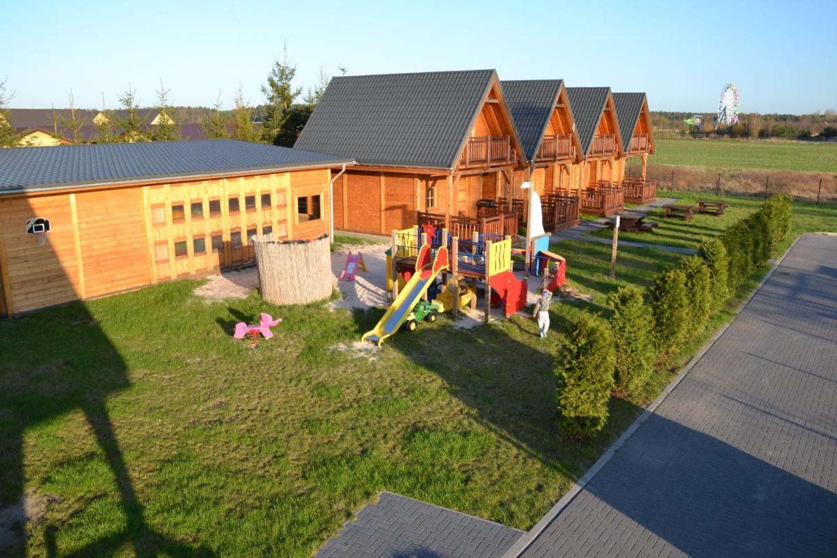 Domki Zacisze Łeby - Housity