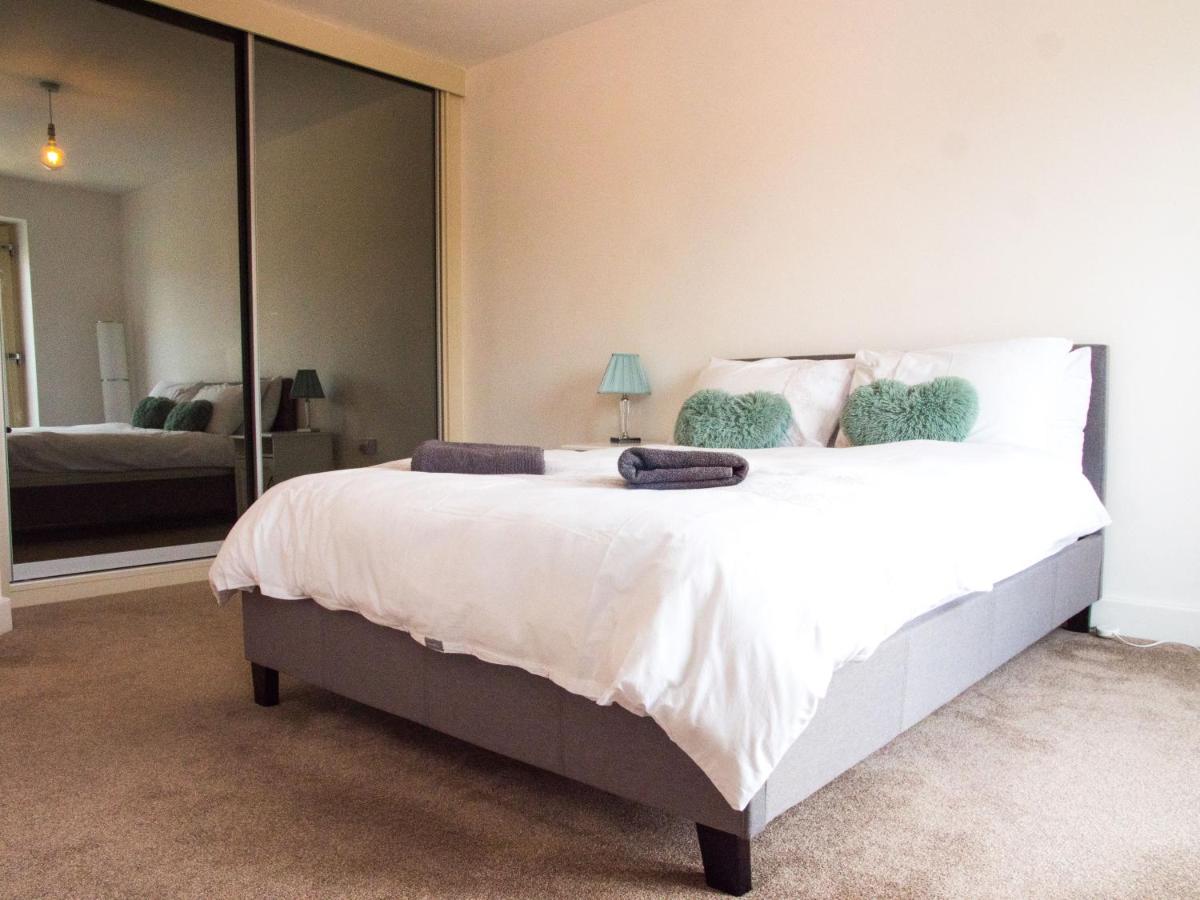 Impressive Urban Townhouse - Leeds City Centre - Housity