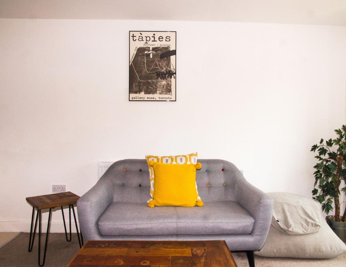 Impressive Urban Townhouse - Leeds City Centre - Housity