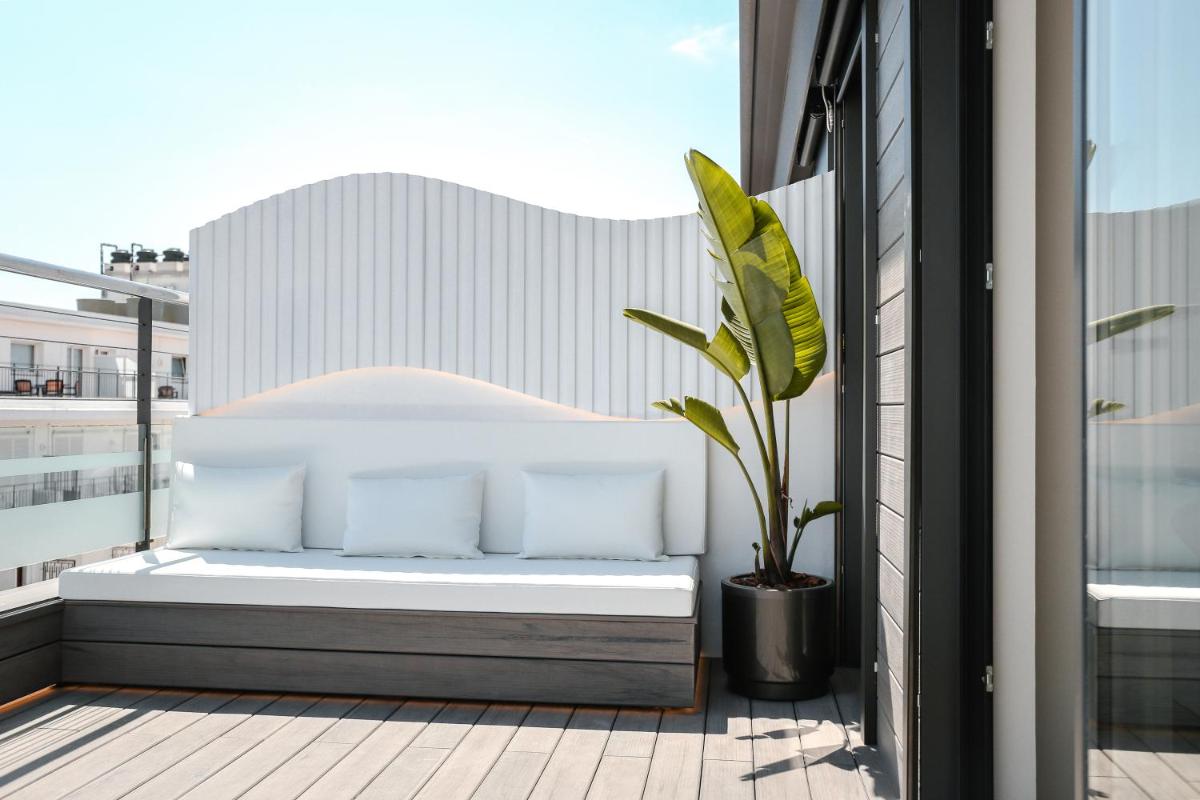 Un balcón o terraza de KAKTUS Hotel Kaktus Playa - Adults Recommended