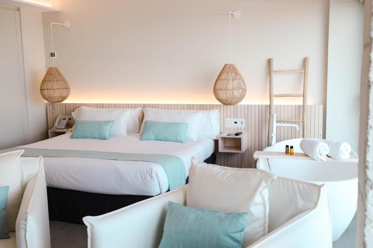 Cama o camas de una habitación en KAKTUS Hotel Kaktus Playa - Adults Recommended
