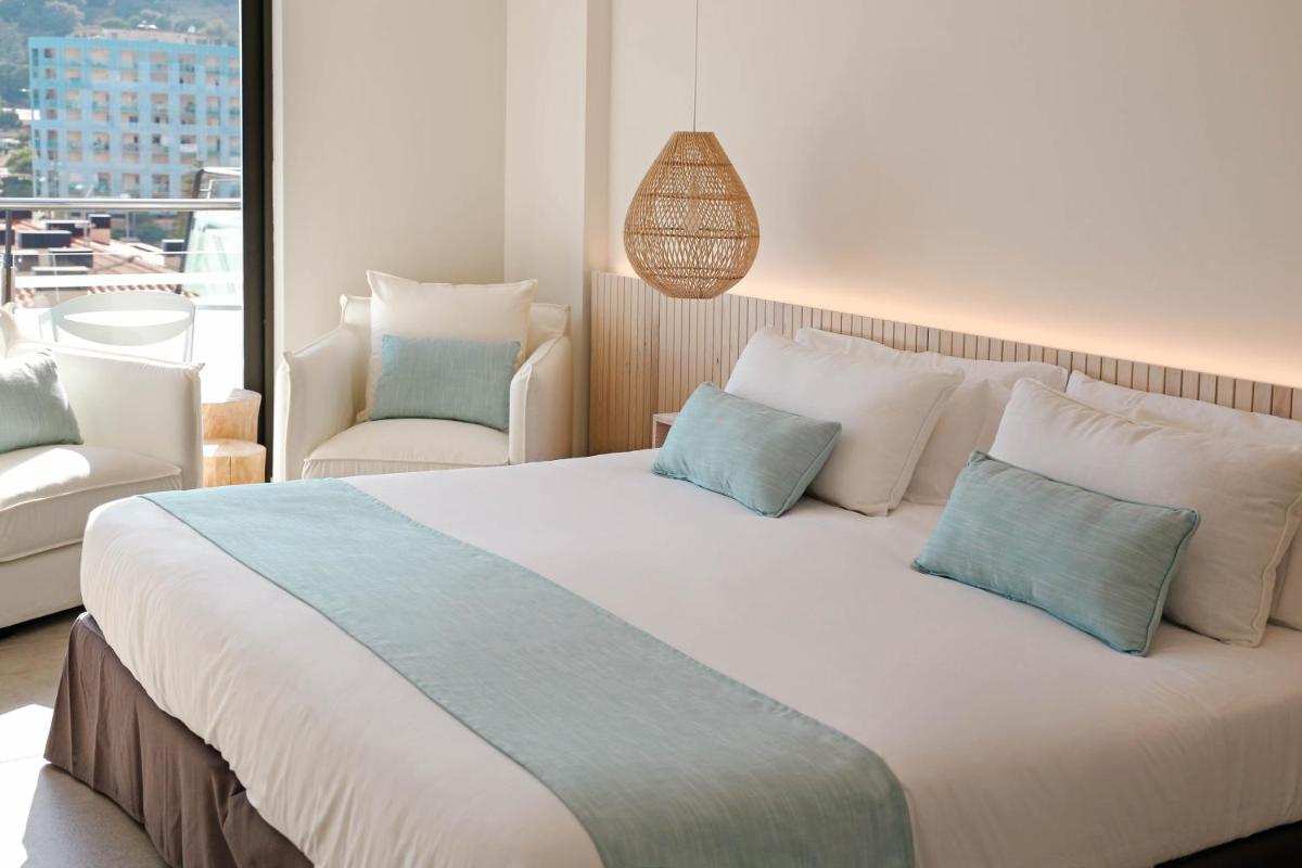Cama o camas de una habitación en KAKTUS Hotel Kaktus Playa - Adults Recommended