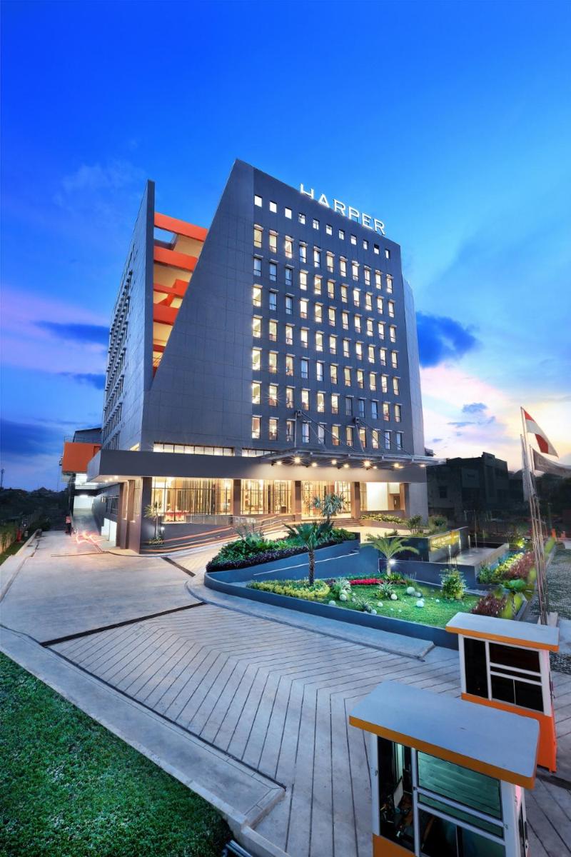 Suitetrails - Harper Palembang by ASTON