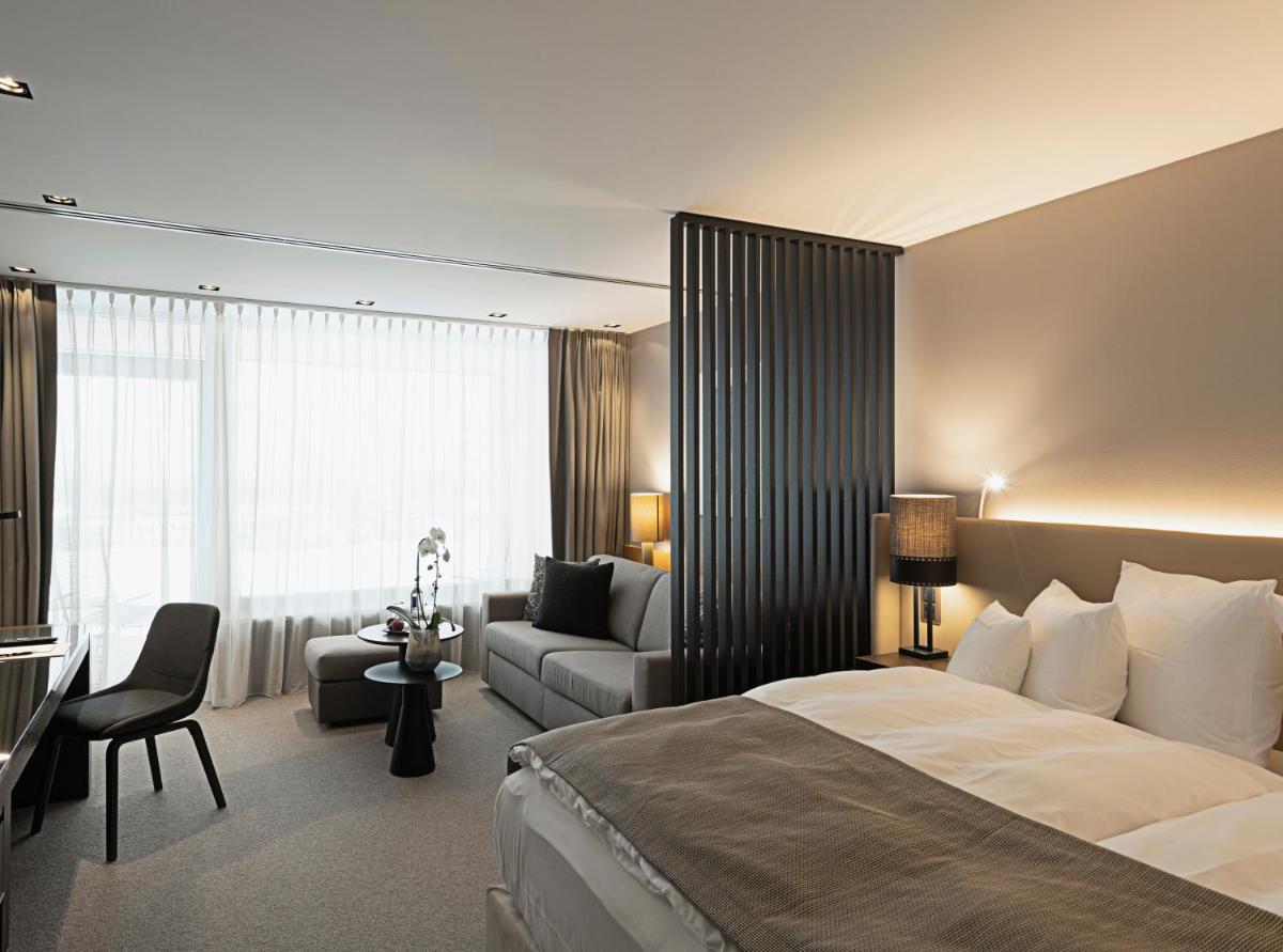 Ein Bett oder Betten in einem Zimmer der Unterkunft Der Öschberghof - Die 101 besten Hotels