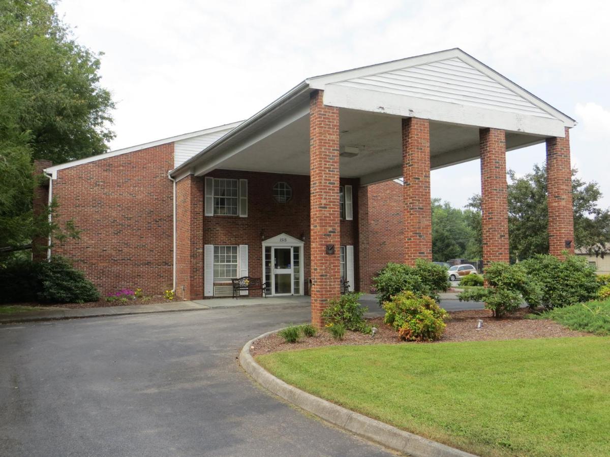 Americourt Hotel and Suites - Elizabethton - Housity