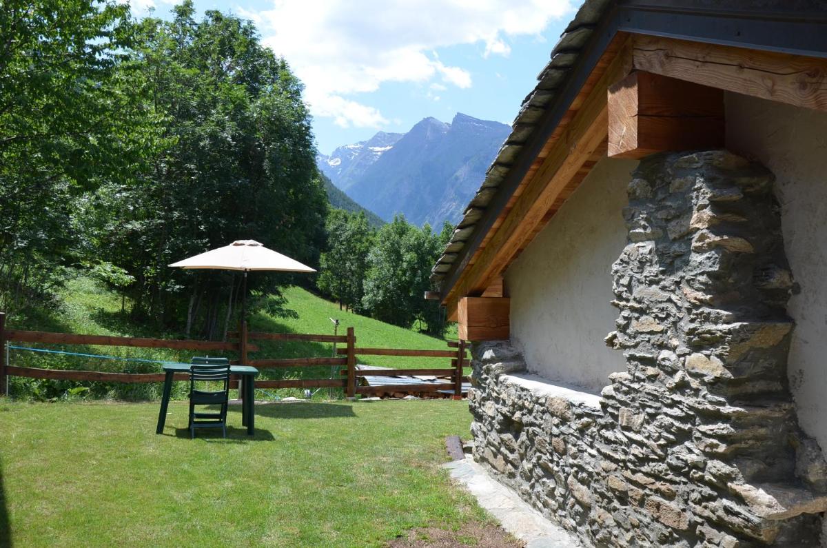 Holiday house with garden and enchanting view - Housity
