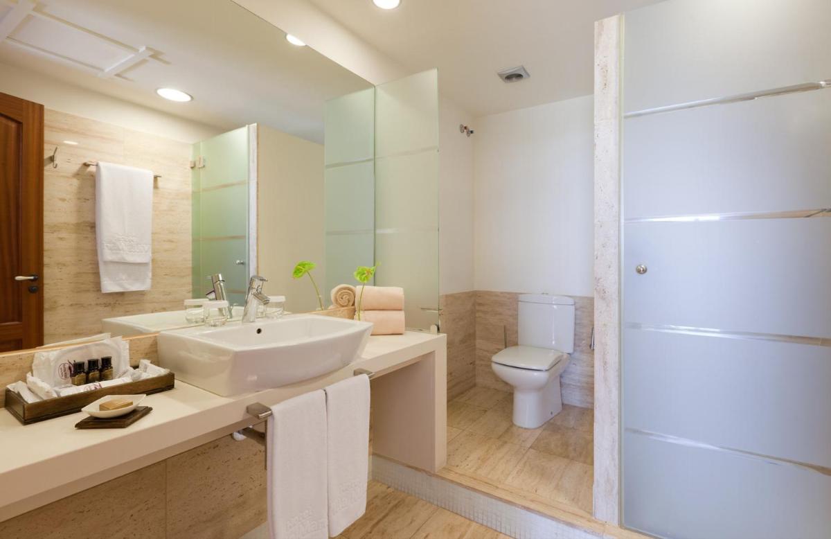 Un baño de Hotel Suite Villa Maria