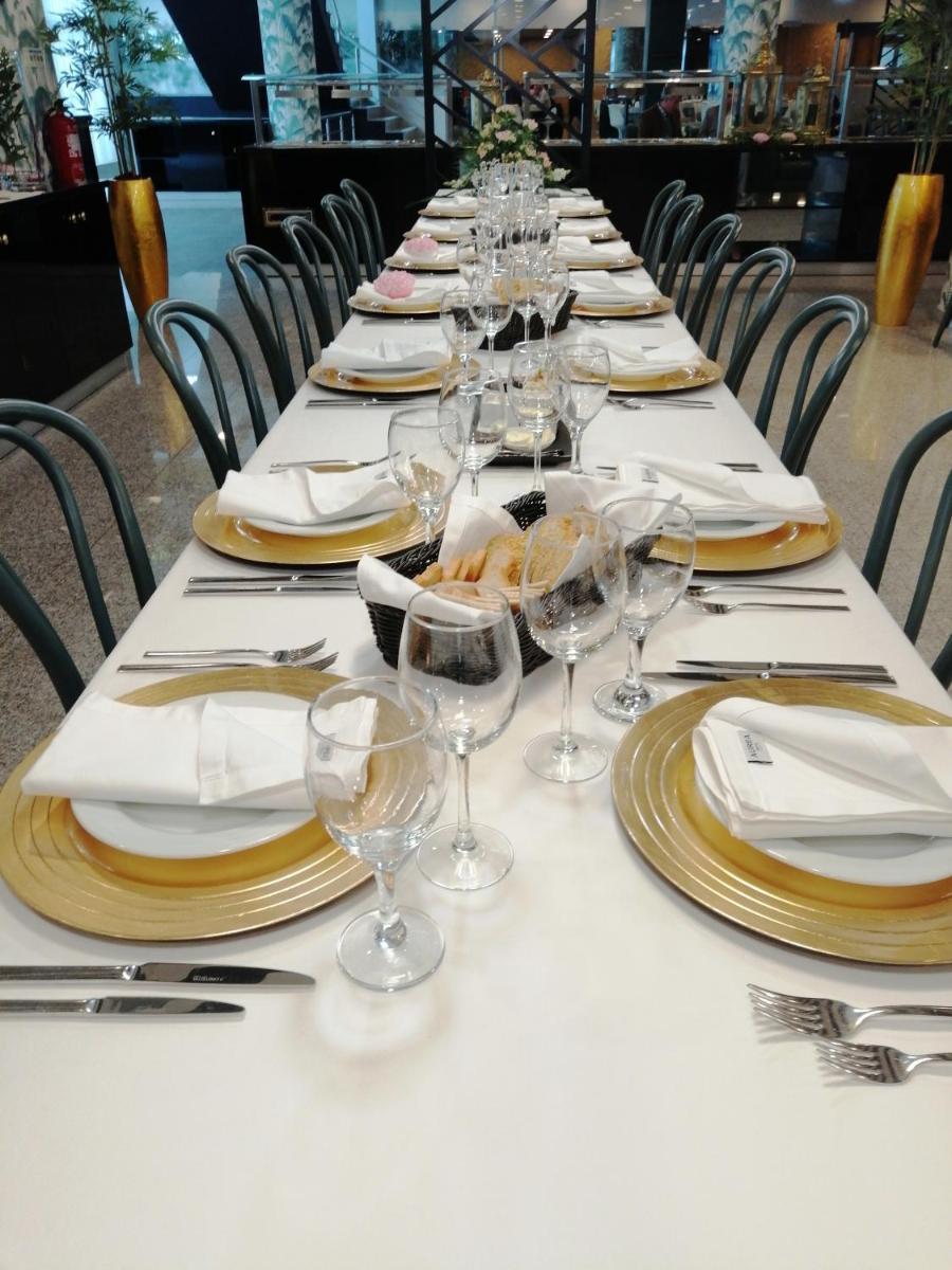 Um restaurante ou outro lugar para comer em Aurea Fatima Hotel Congress & Spa