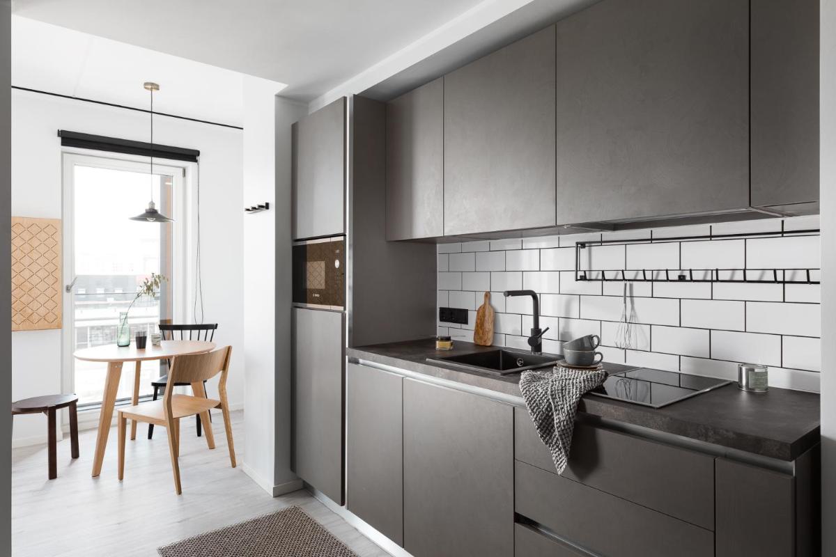Bob W Telliskivi - Housity