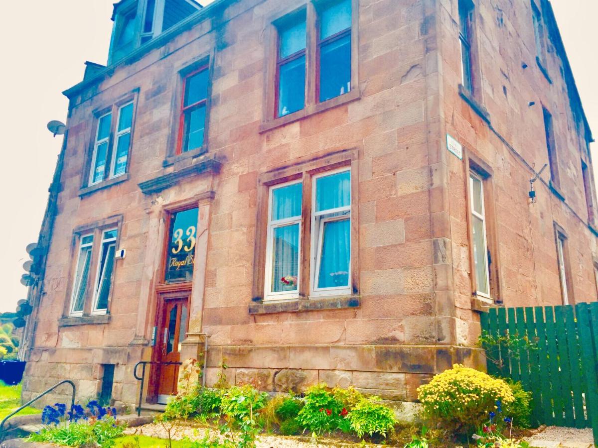 THE LION'S DEN ON ROYAL STREET - Housity