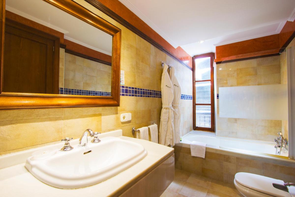 Un baño de Monnaber Nou Finca Hotel & Spa