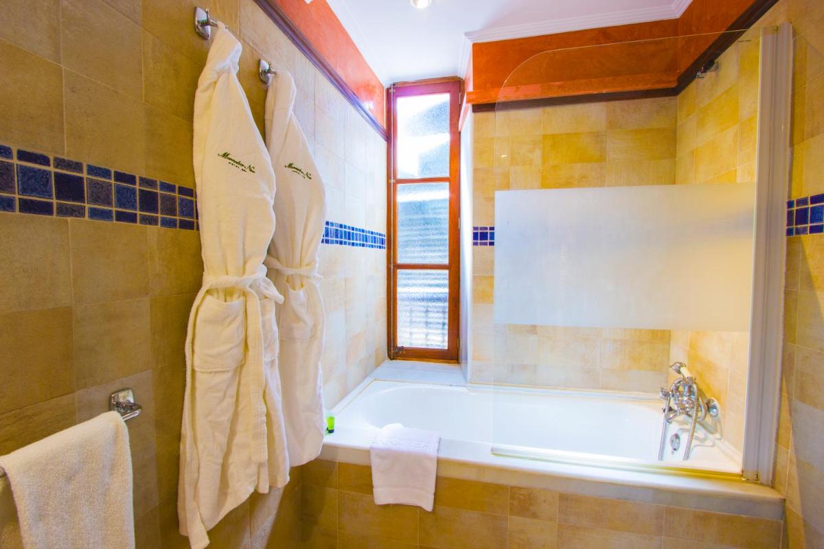 Un baño de Monnaber Nou Finca Hotel & Spa