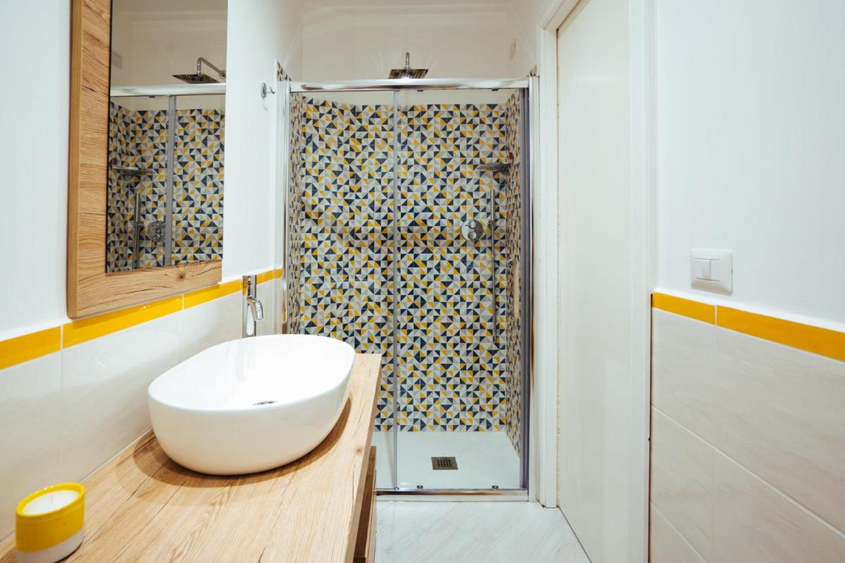 Suite Lia - Private Room with garden and tub close to Villa Eva e Cimbrone, Ravello - Housity