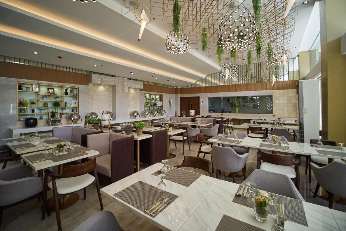 Suitetrails - J7 Plaza Hotel