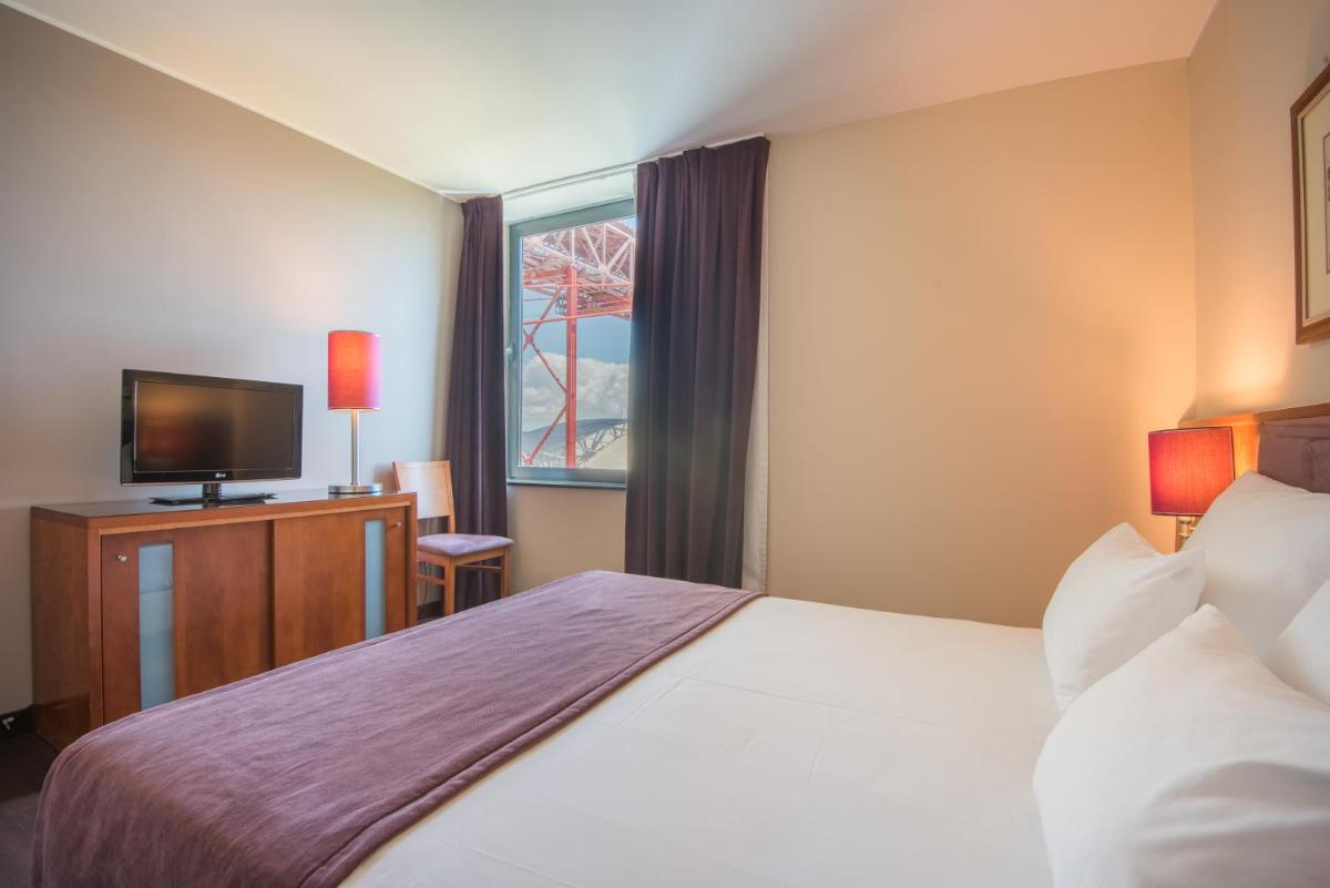 Uma cama ou camas num quarto em Vila Gale Opera
