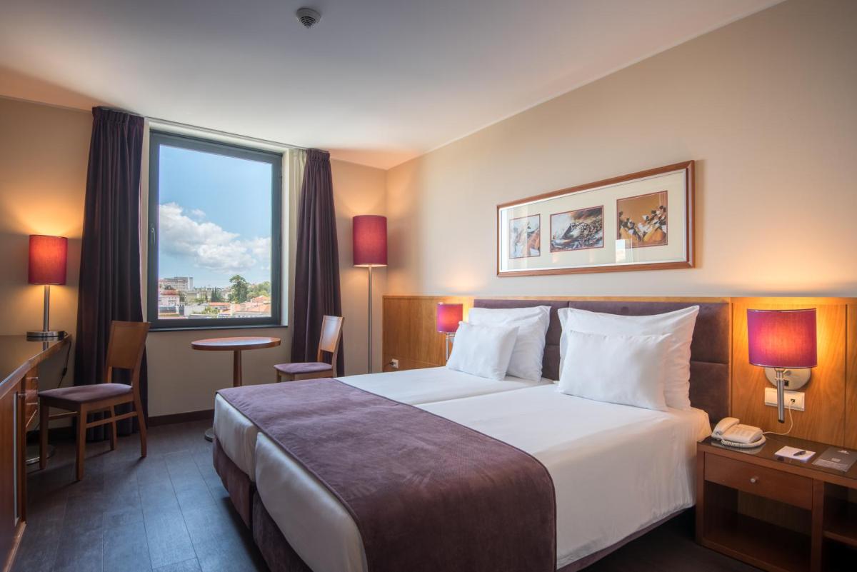Uma cama ou camas num quarto em Vila Gale Opera