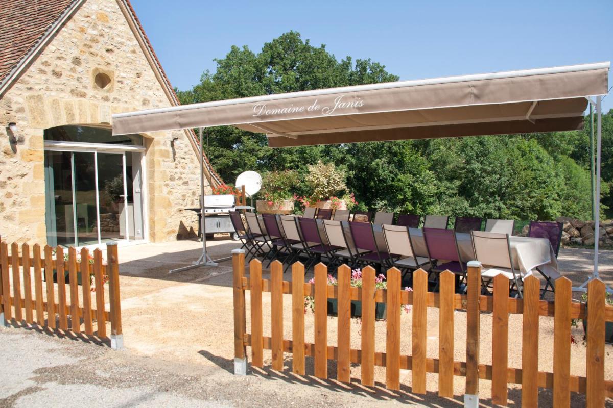Terrasse ou espace extérieur de l'établissement Domaine de Janis & Spa