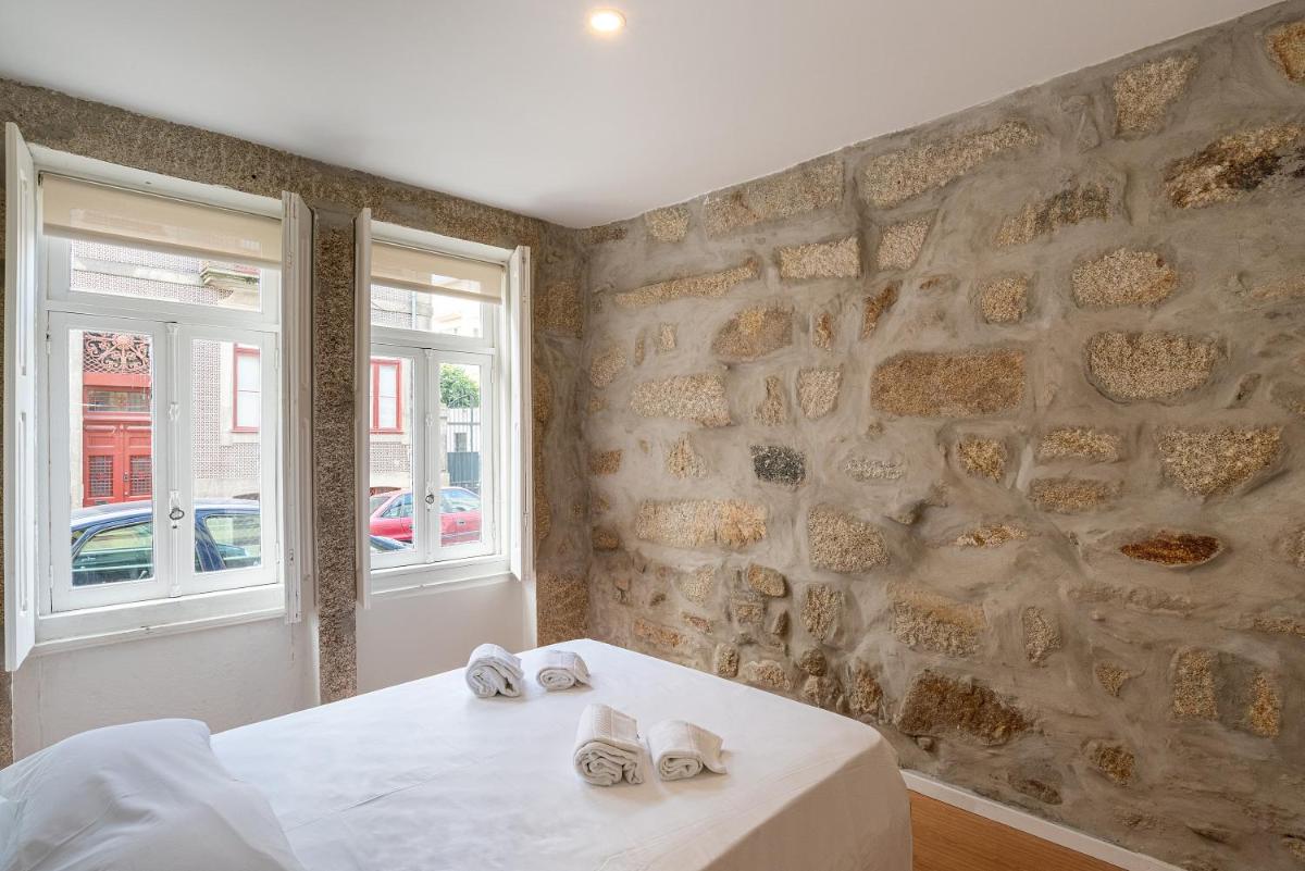 ZD Moreira Flats A By PortoProperties4You - Housity