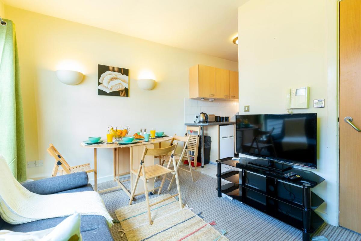 The Point Apartment, Leeds City Center - Housity
