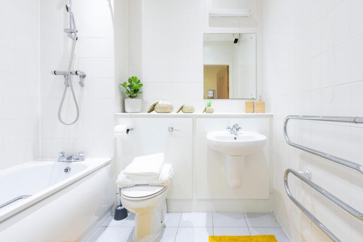 The Point Apartment, Leeds City Center - Housity