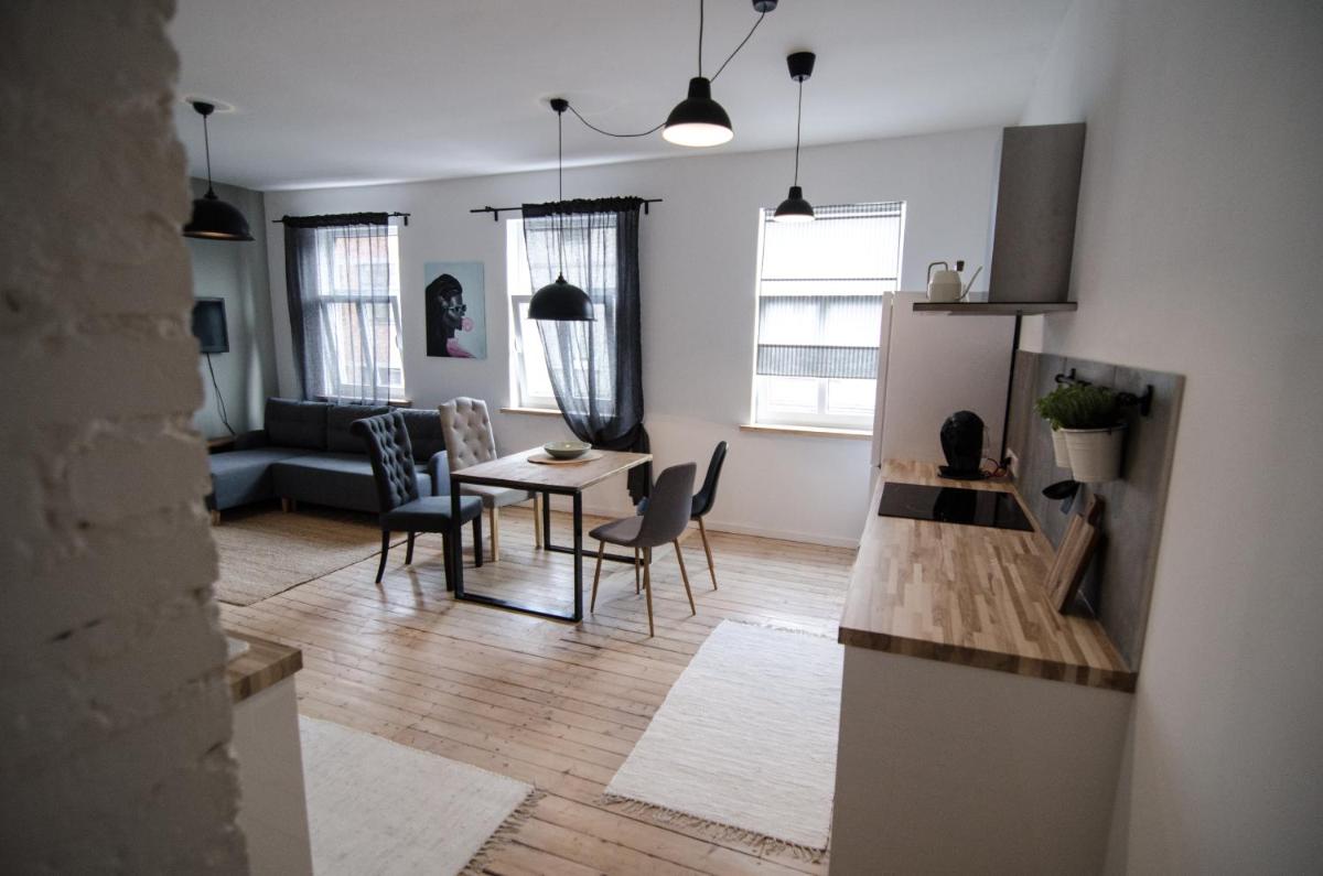 Frankenstein Girl - Housity