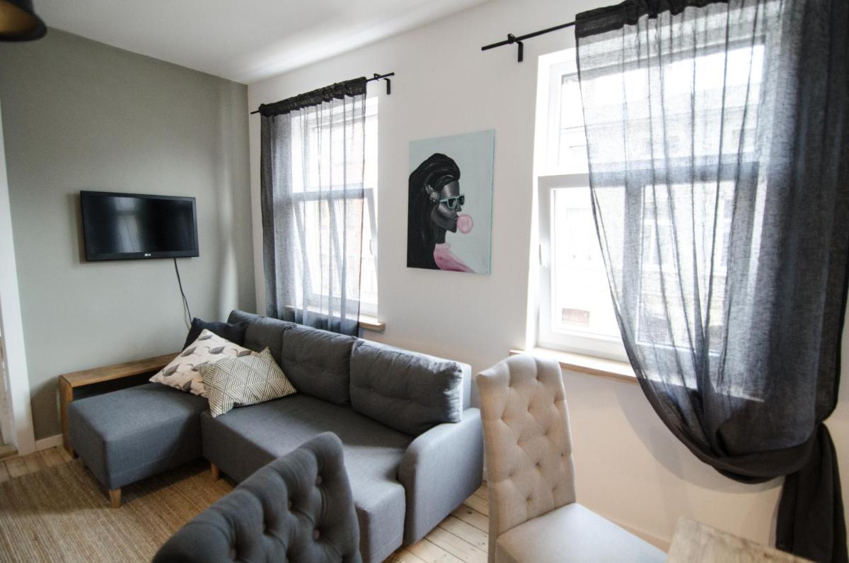 Frankenstein Girl - Housity