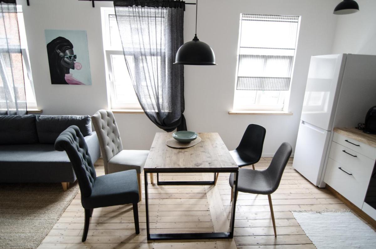 Frankenstein Girl - Housity