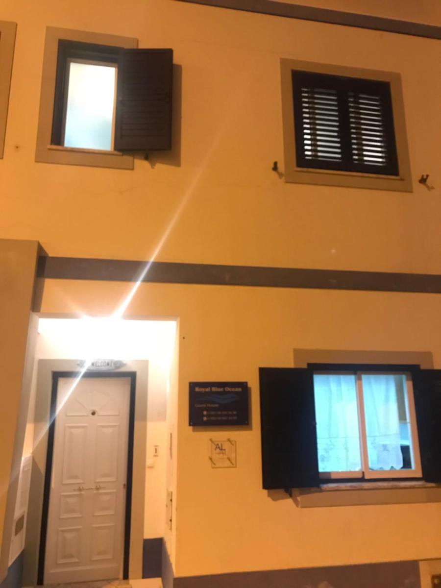 Royal Blue Ocean - Hiking and Beach - Housity