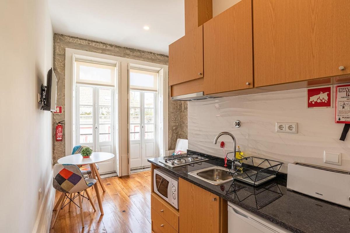 ZD Moreira Flats D By PortoProperties4You - Housity