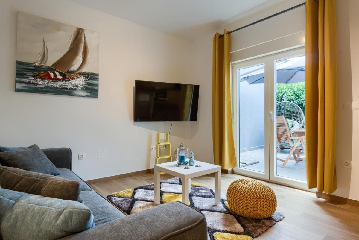 Apartments DREAM IN ARENA 1 Pula Center FREE PARKING - Hizvo