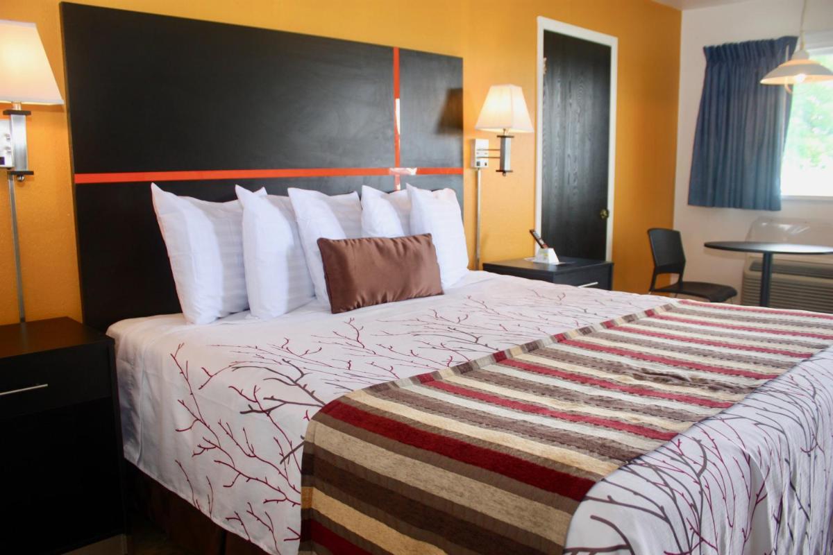 Chaparral Motor Inn - Housity