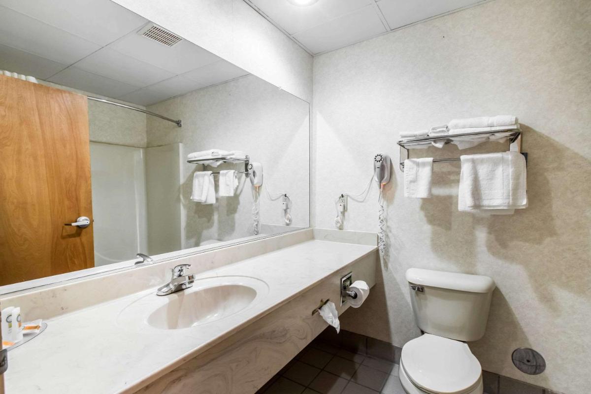 Quality Inn Clinton-Knoxville North - Housity