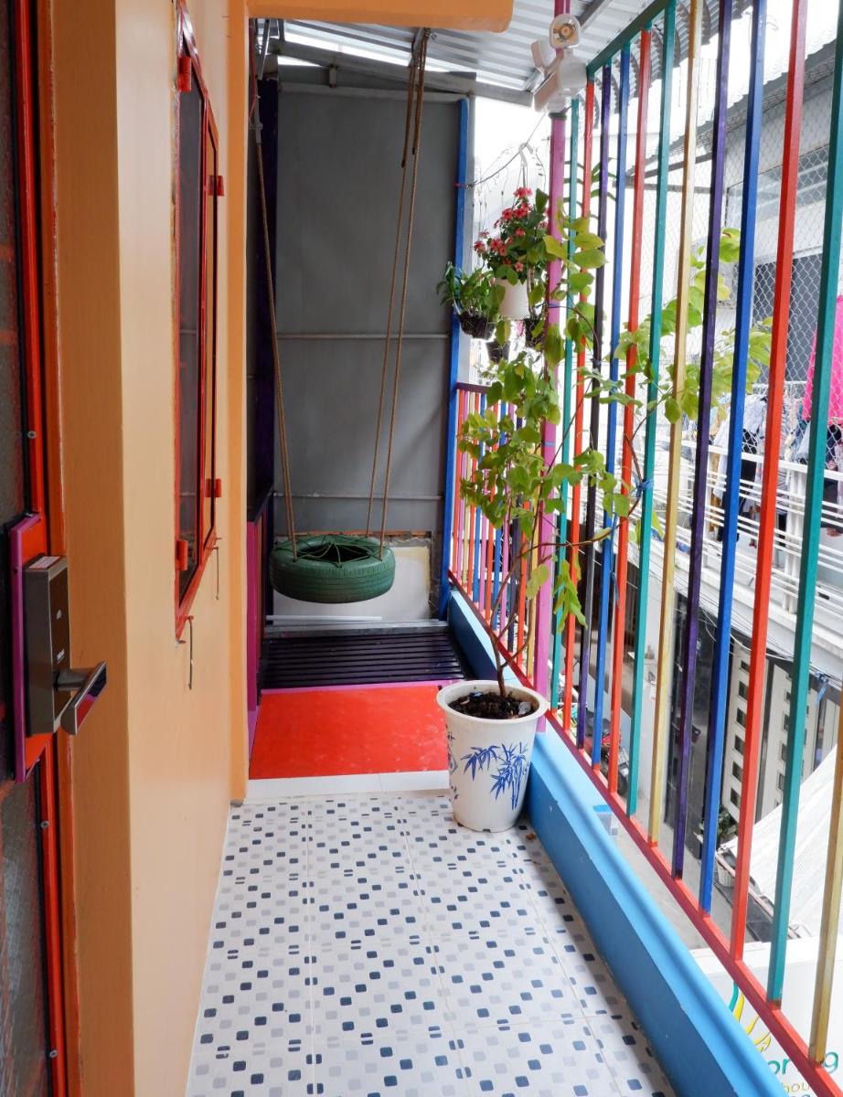 Winter Spring Colors House - Housity