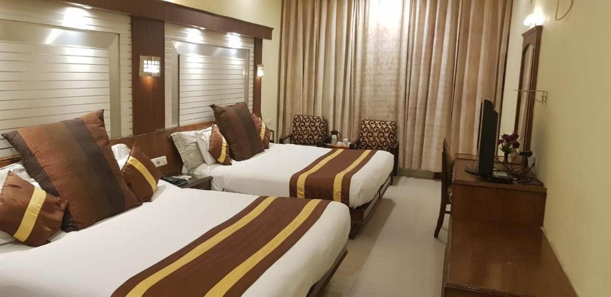 Hotel CJ International - Housity