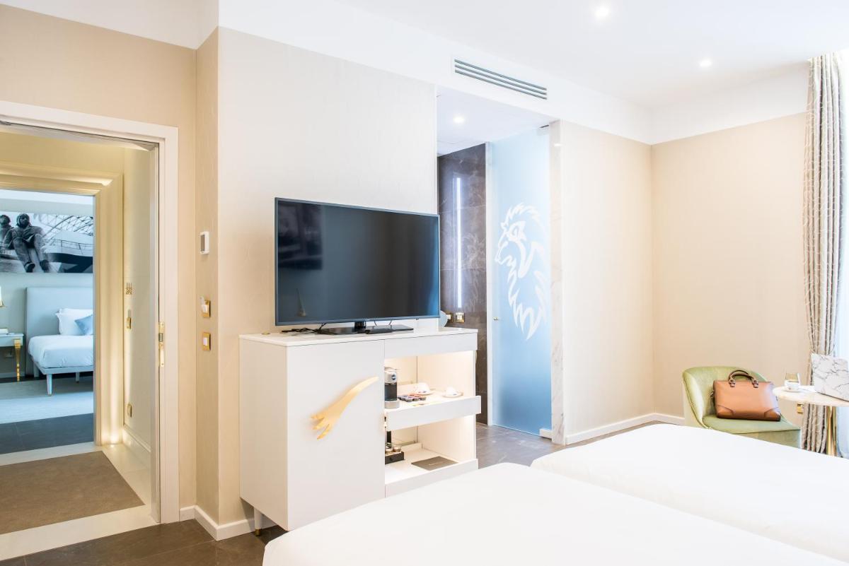 Télévision ou salle de divertissement dans l'établissement Boscolo Lyon Hotel & Spa