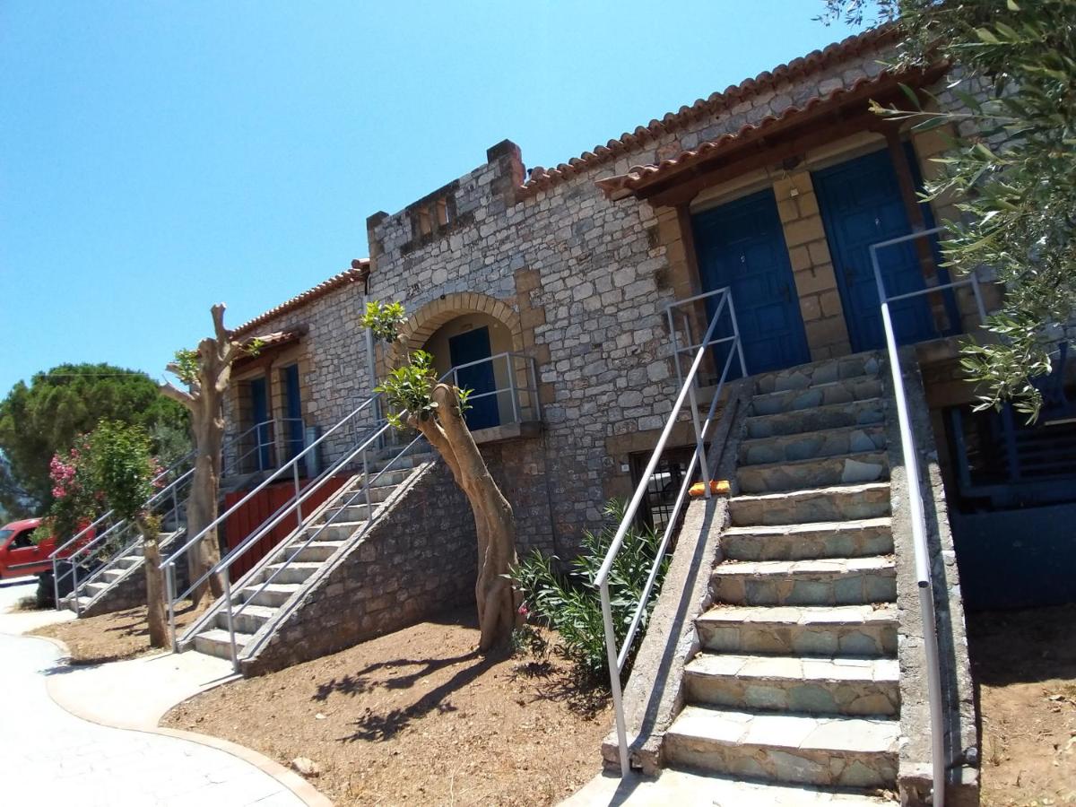 Stoupa Properties Rooms - Housity