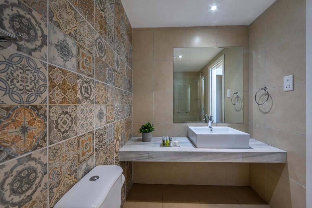 Tofinis Hotel - Housity