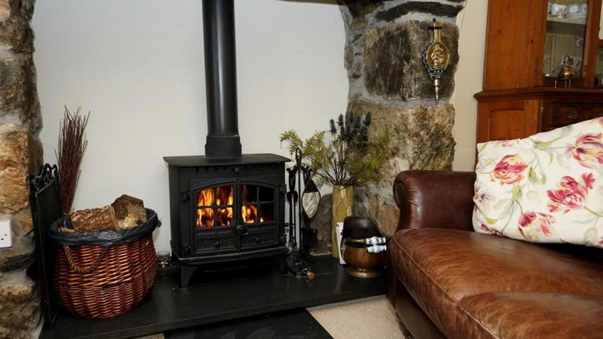 Dinas Cottage - Housity