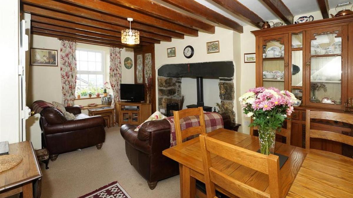 Dinas Cottage - Housity