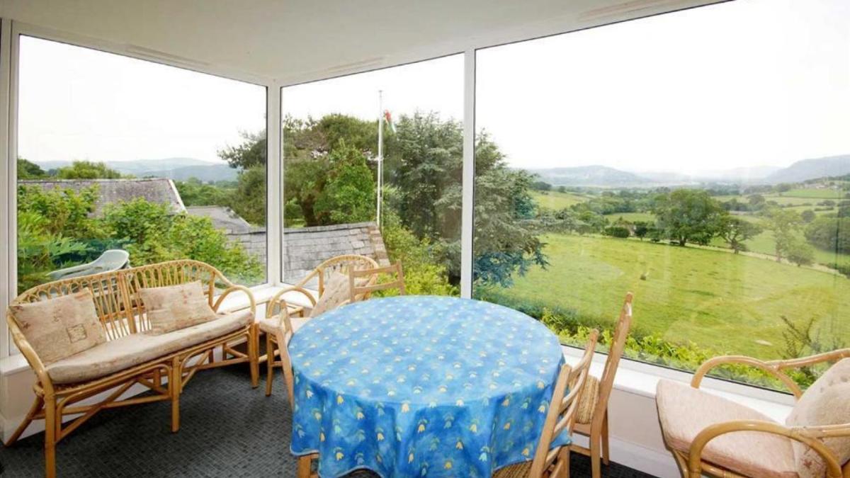 Eryl cottage in Rowen - Housity