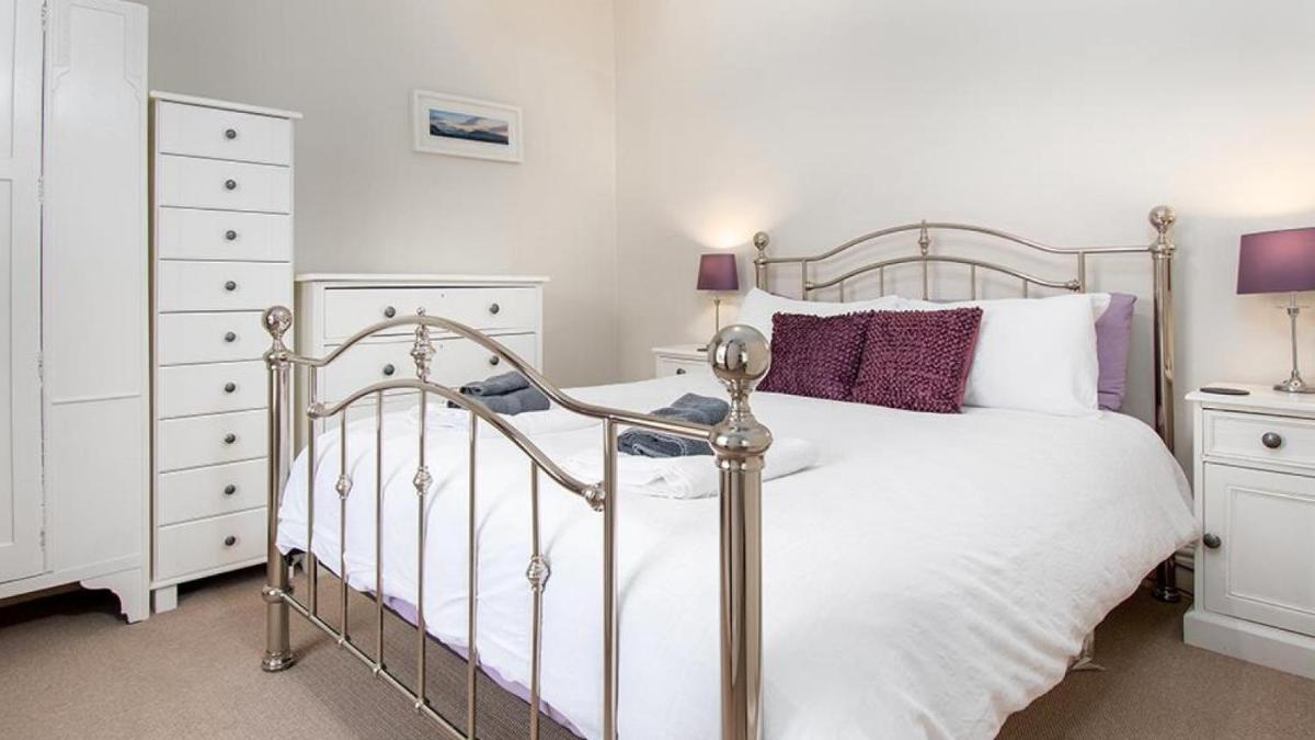 One Bron Derw - Housity