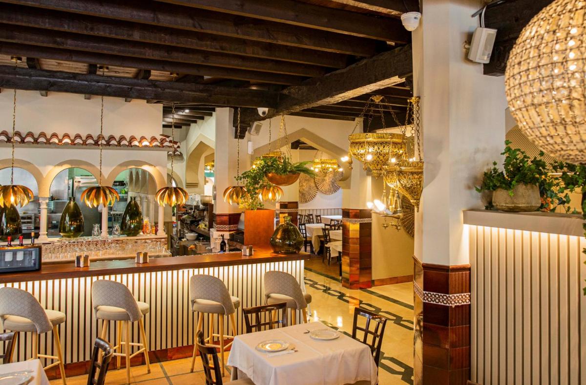 Hotel Casablanca - Housity