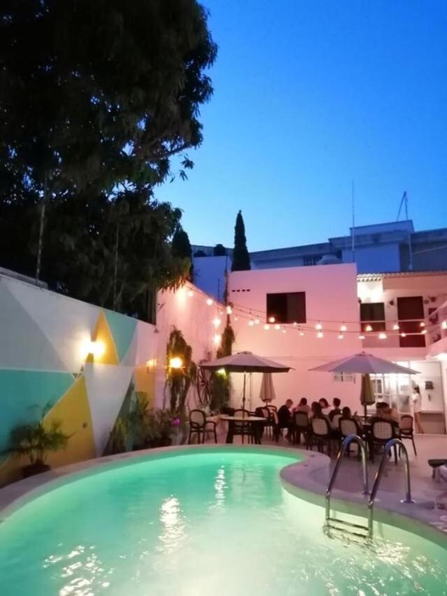 Moloch Hostel & Suites - Housity