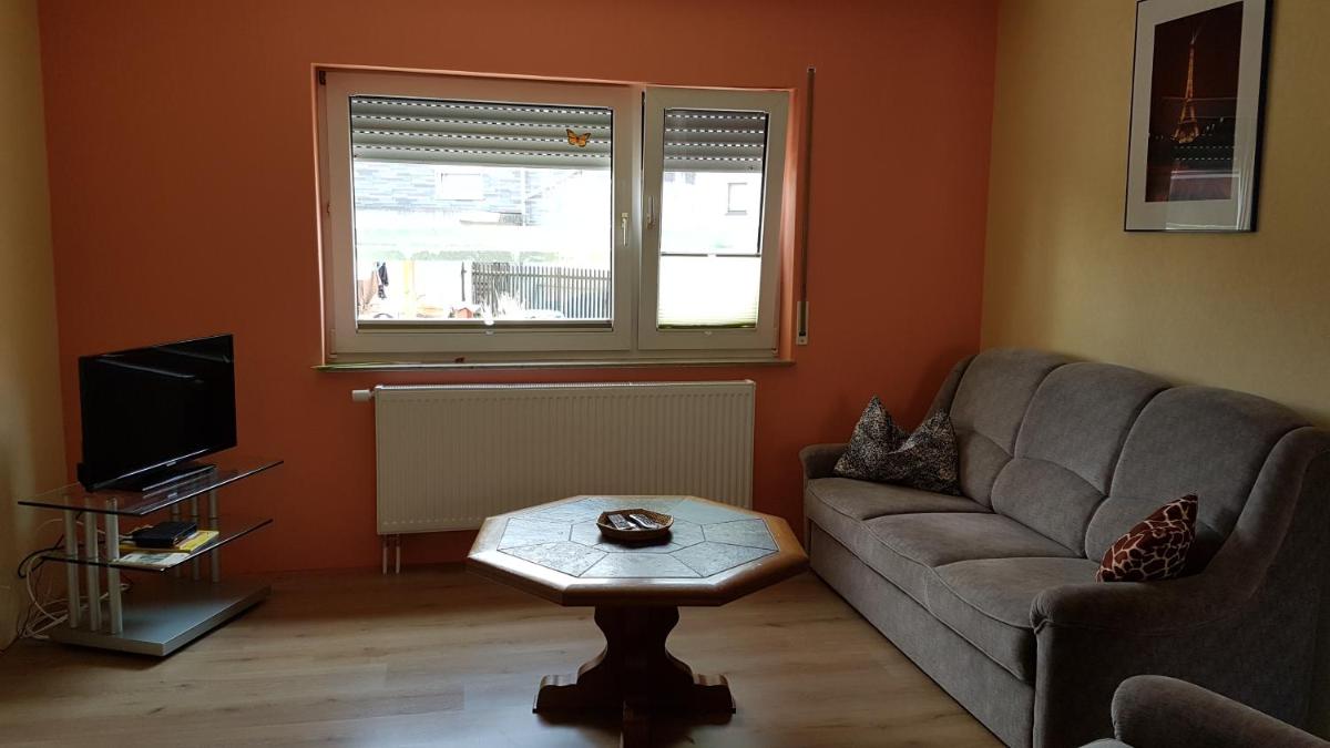Monteur - Ferienwohnung - Marburg-Biedenkopf - Steffenberg - Erdgeschoss mit Balkon - Housity