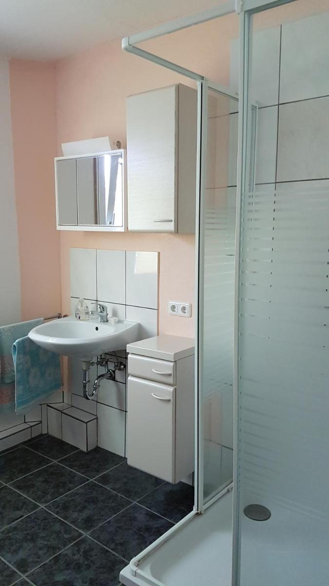 Monteur - Ferienwohnung - Marburg-Biedenkopf - Steffenberg - Erdgeschoss mit Balkon - Housity